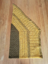 Load image into Gallery viewer, Shieldmaiden Shawl