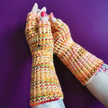 Load image into Gallery viewer, Meh May fingerless gloves
