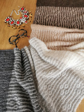 Load image into Gallery viewer, Traverse Wrap