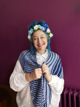 Load image into Gallery viewer, Flowerbed Shawl