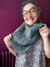 Load image into Gallery viewer, Filigree Triangle