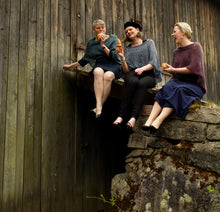 Load image into Gallery viewer, Oslo-Paris Poncho