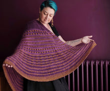 Load image into Gallery viewer, Ard Banrìon shawl