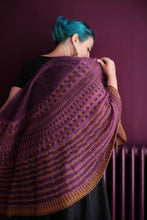 Load image into Gallery viewer, Ard Banrìon shawl
